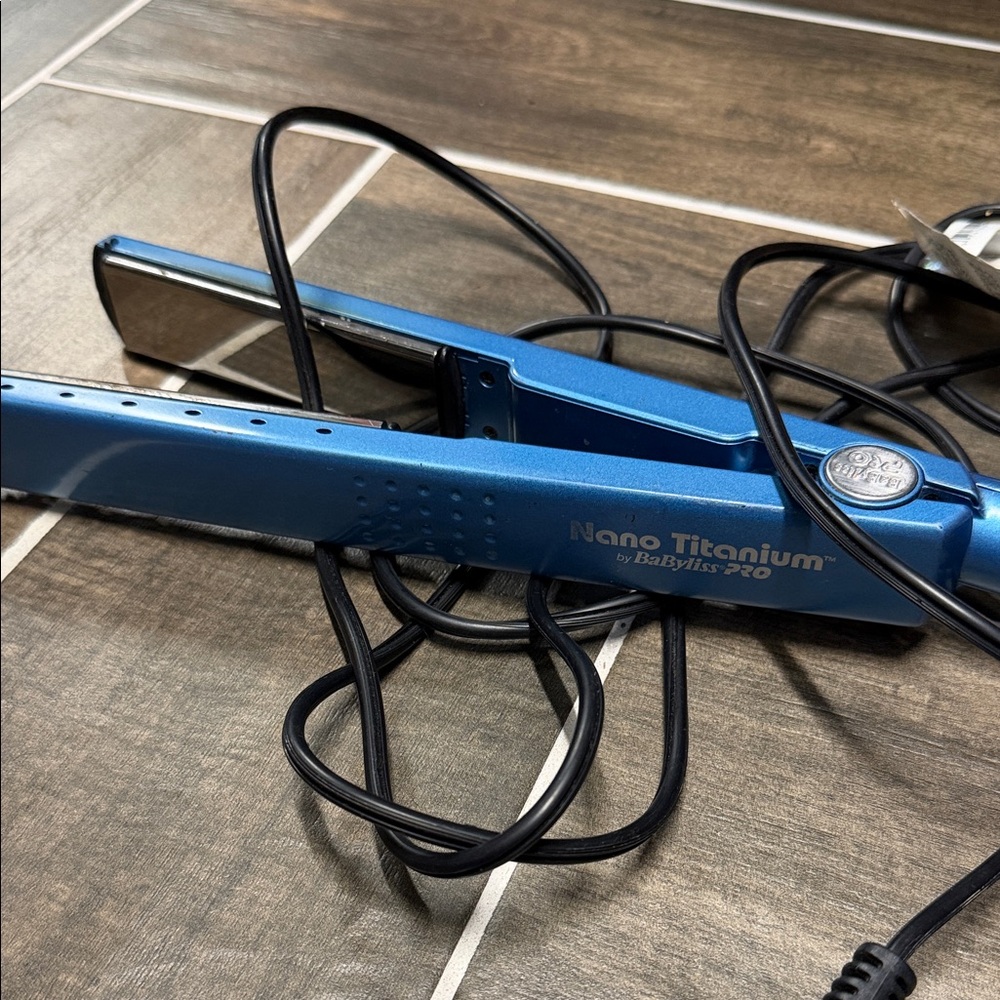 BaByliss Nano Titanium Hair Straightener in Blue and Black